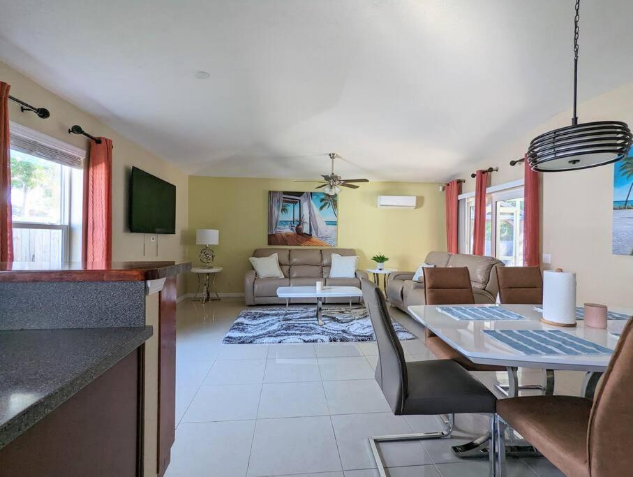3Bed & 2Bath Property Couple Minutes From Siesta Key Beach & Downtown Sarasota Exteriér fotografie