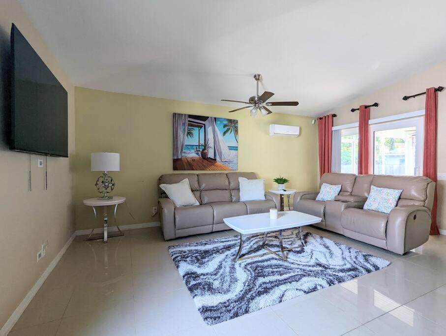 3Bed & 2Bath Property Couple Minutes From Siesta Key Beach & Downtown Sarasota Exteriér fotografie